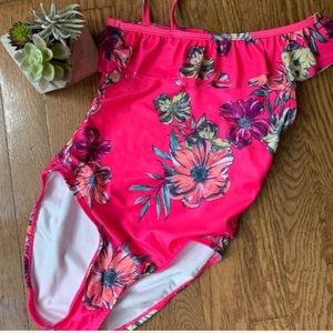 Girls NWOT ruffle shoulder bathing suit
